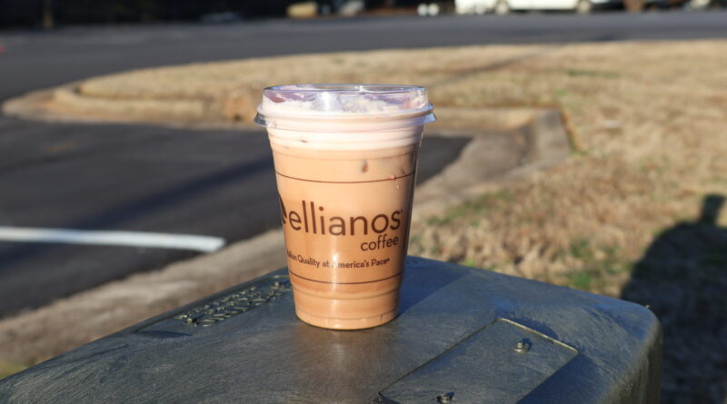 I have the HOTS for you: Ellianos’ “Iced Strawberry Mocha Dream” review